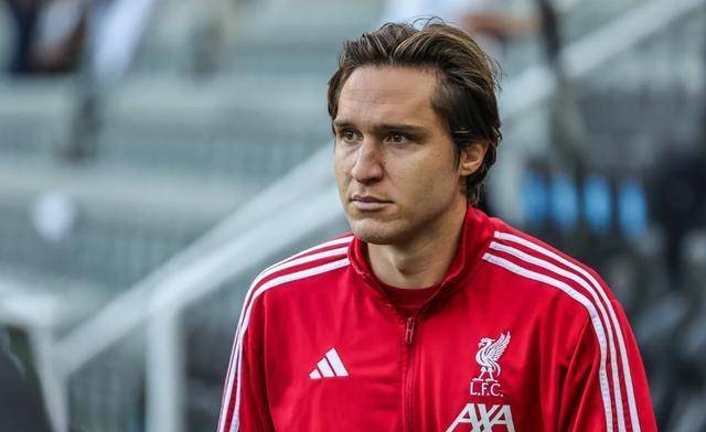 利物浦欧冠排位赛名单出炉!基耶萨遭弃用,外援名额卡死,22人阵容太薄?