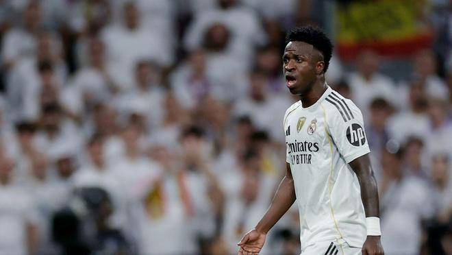 维尼修斯道歉为何不提阿隆索?皇马将帅矛盾持续升级